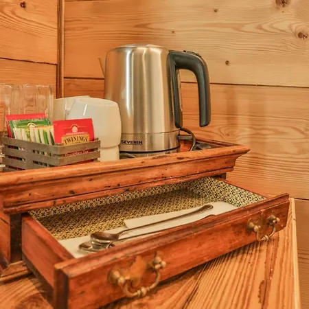 Alpine 게스트하우스 4*